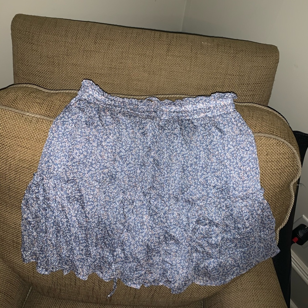 Doesn’t work on me. Never worn over. Needs iron